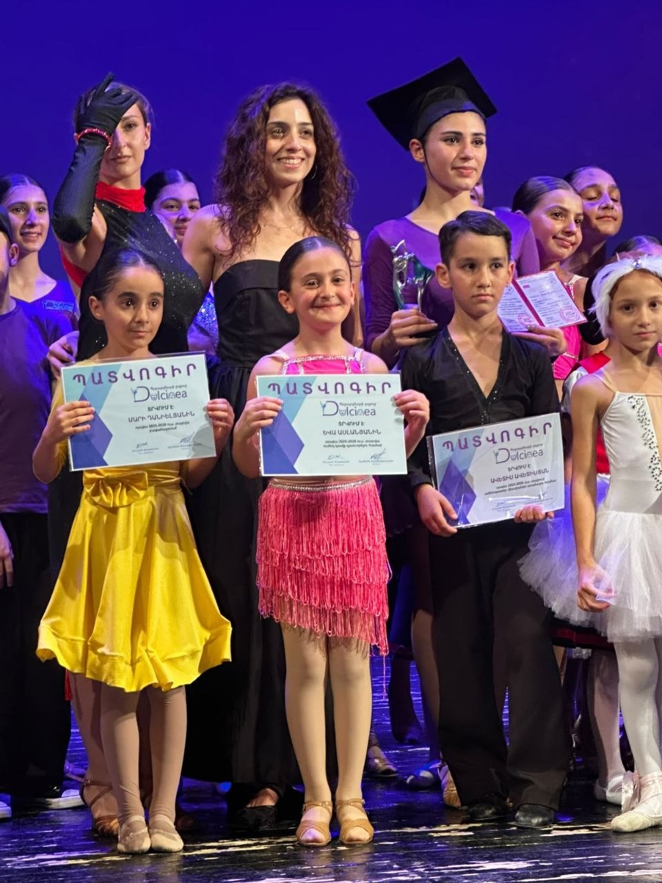 Մրցանակակիր սաները՝ պատվոգրերով